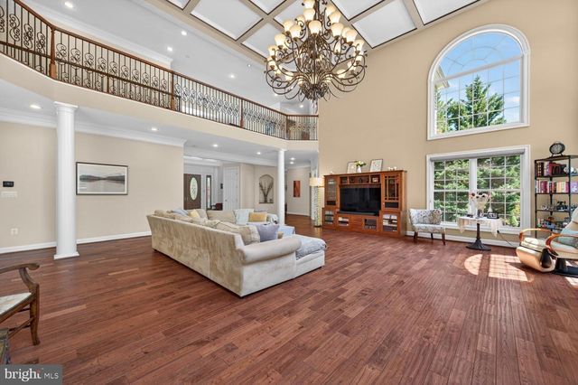 1002 SHERMAN CT, Great Falls, VA 22066