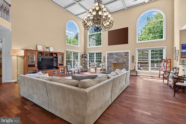 1002 SHERMAN CT, Great Falls, VA 22066