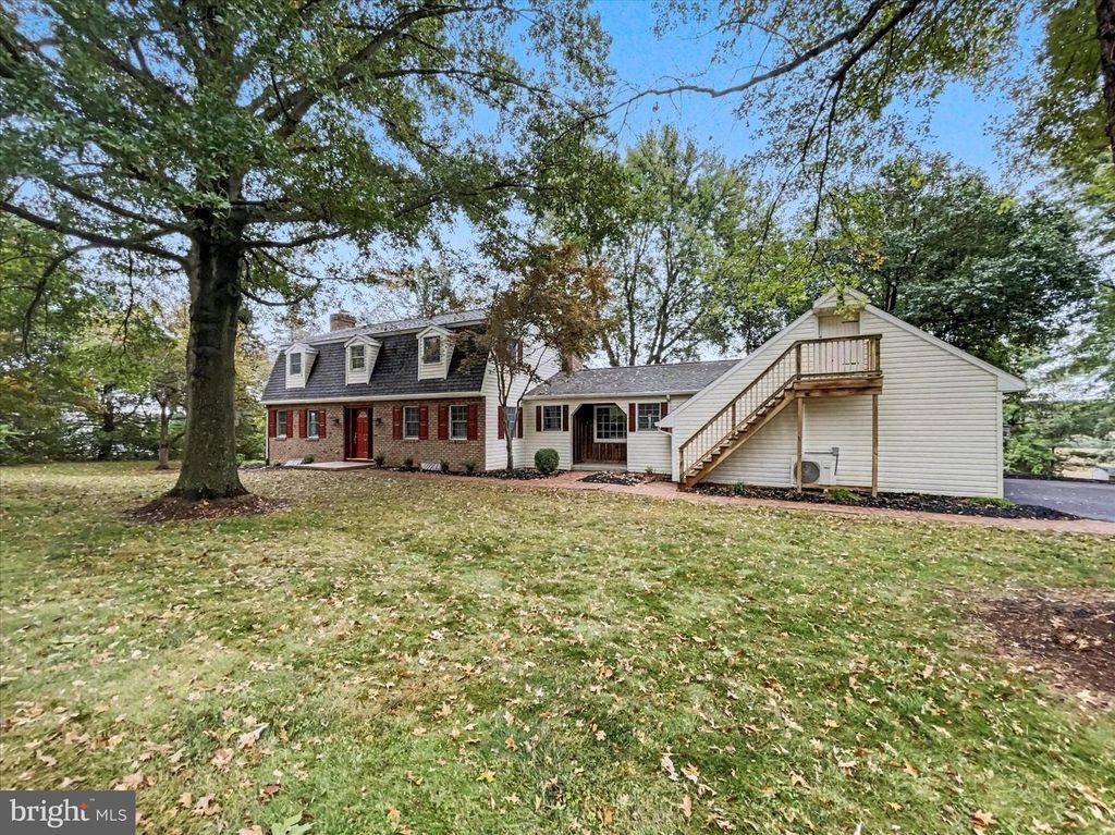 1075 HOBART RD, Glenville, PA 17329