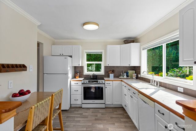 3610 SW Kenyon Street, Seattle, WA 98126