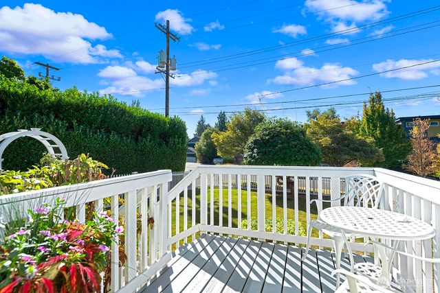 3610 SW Kenyon Street, Seattle, WA 98126