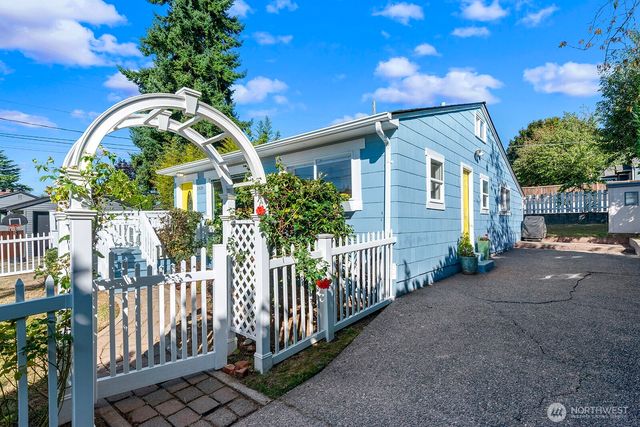 3610 SW Kenyon Street, Seattle, WA 98126