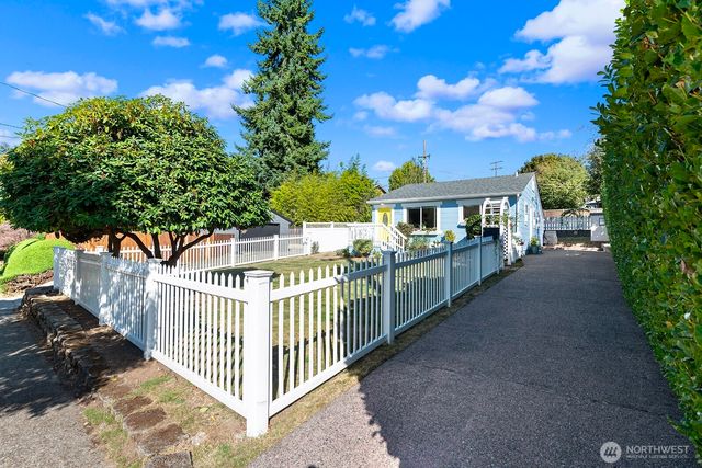 3610 SW Kenyon Street, Seattle, WA 98126