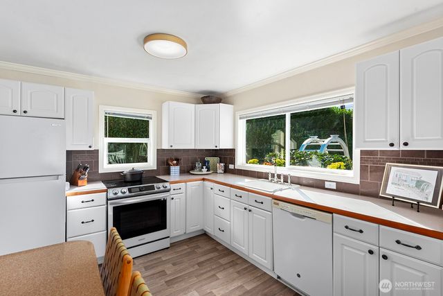 3610 SW Kenyon Street, Seattle, WA 98126