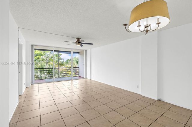 112 Royal Park Drive 3A, Oakland Park, FL 33309
