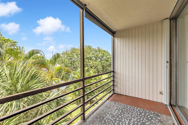112 Royal Park Drive 3A, Oakland Park, FL 33309