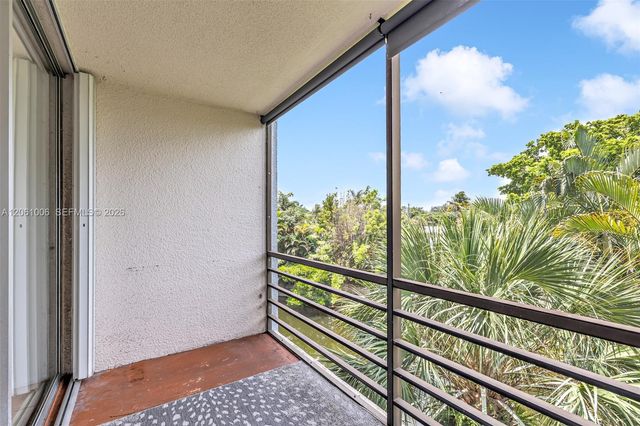 112 Royal Park Drive 3A, Oakland Park, FL 33309