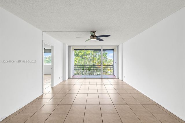 112 Royal Park Drive 3A, Oakland Park, FL 33309