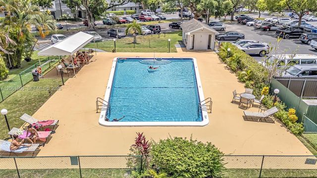 112 Royal Park Drive 3A, Oakland Park, FL 33309