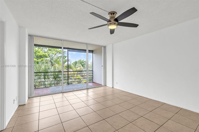 112 Royal Park Drive 3A, Oakland Park, FL 33309