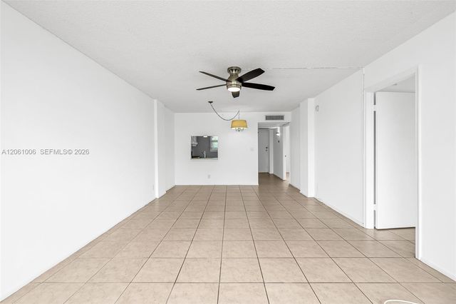 112 Royal Park Drive 3A, Oakland Park, FL 33309