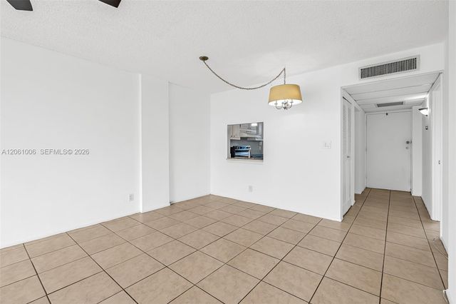 112 Royal Park Drive 3A, Oakland Park, FL 33309