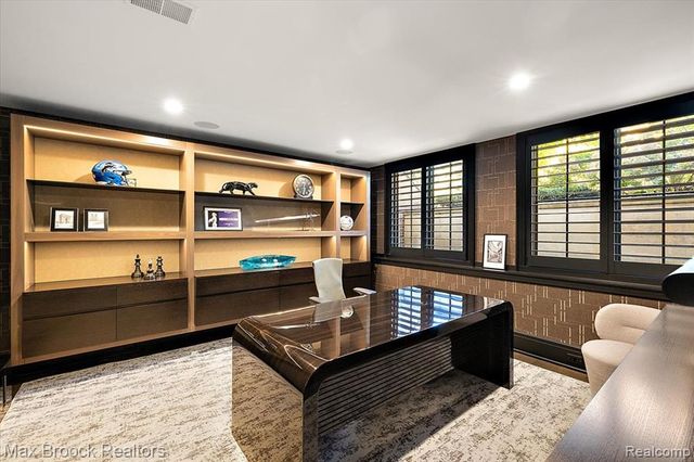 625 W Brown Street, Birmingham, MI 48009