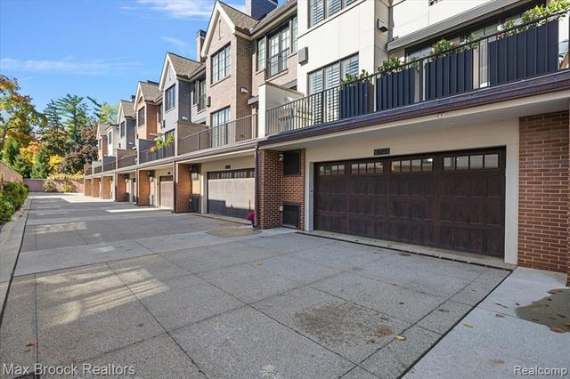 625 W Brown Street, Birmingham, MI 48009