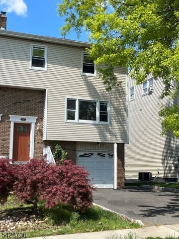 17 Garden Dr, Elmwood Park Boro, NJ 07407