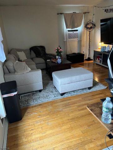 17 Garden Dr, Elmwood Park Boro, NJ 07407