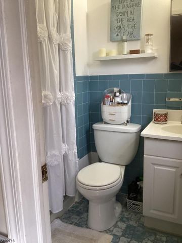 17 Garden Dr, Elmwood Park Boro, NJ 07407