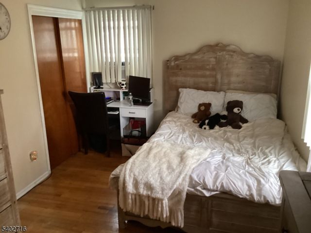 17 Garden Dr, Elmwood Park Boro, NJ 07407