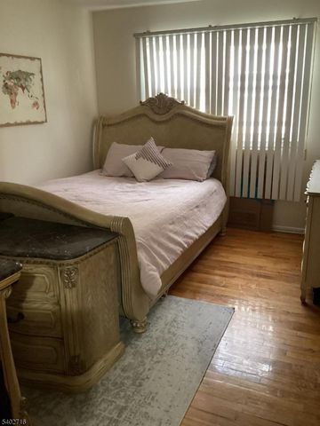 17 Garden Dr, Elmwood Park Boro, NJ 07407