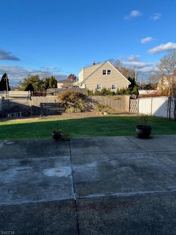 17 Garden Dr, Elmwood Park Boro, NJ 07407