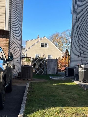 17 Garden Dr, Elmwood Park Boro, NJ 07407