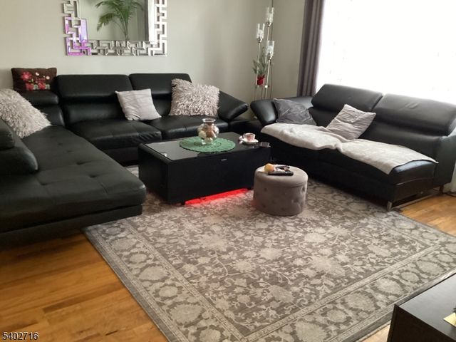 17 Garden Dr, Elmwood Park Boro, NJ 07407