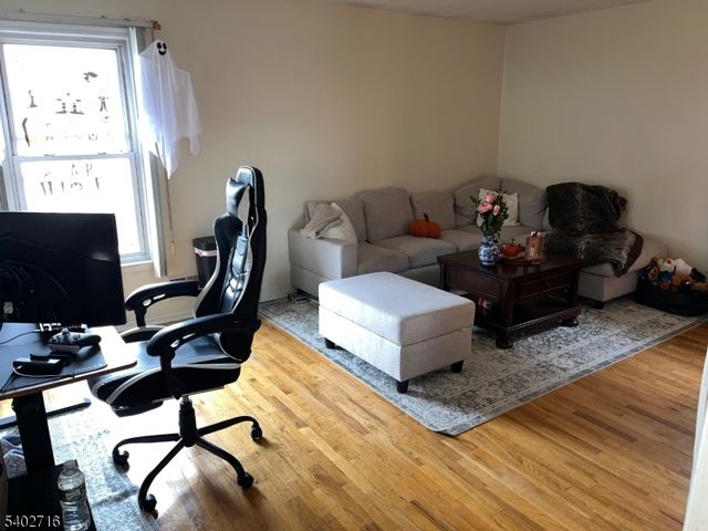 17 Garden Dr, Elmwood Park Boro, NJ 07407
