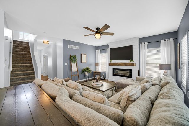 13190 Roosevelt Place, Crown Point, IN 46307