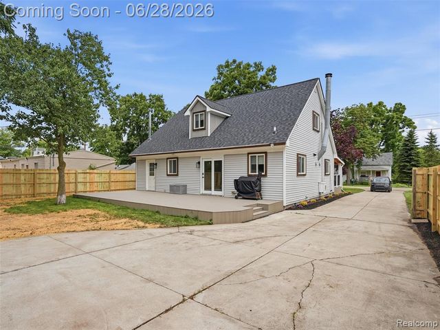 282 E Gates Street, Romeo, MI 48065