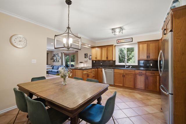 228 Stratford Lane, Inverness, IL 60010