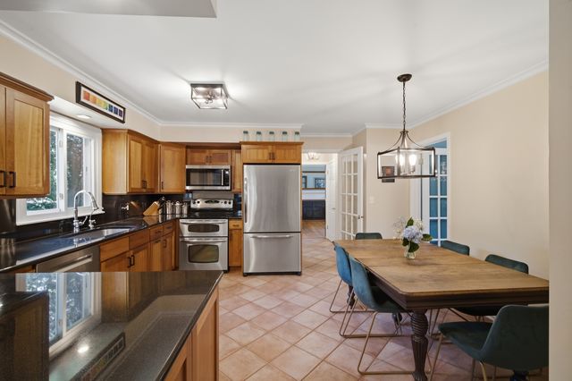 228 Stratford Lane, Inverness, IL 60010