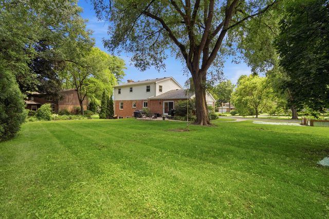 228 Stratford Lane, Inverness, IL 60010
