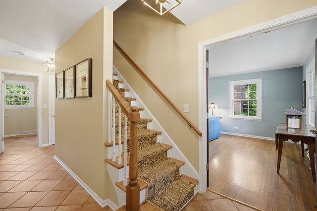 228 Stratford Lane, Inverness, IL 60010