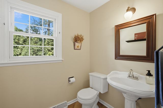228 Stratford Lane, Inverness, IL 60010