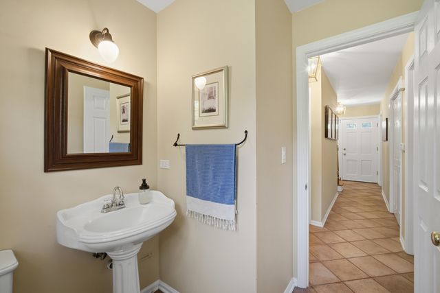 228 Stratford Lane, Inverness, IL 60010