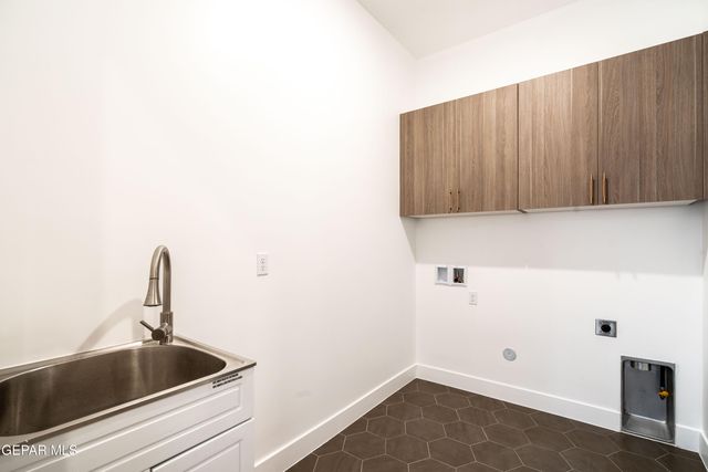 653 BIR Circle, El Paso, TX 79932