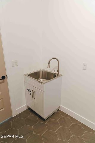 653 BIR Circle, El Paso, TX 79932