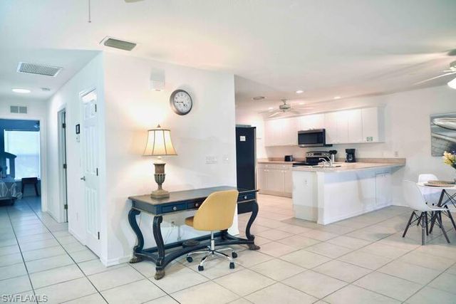 627 SE 13th Ter Apt D, Cape Coral, FL 33990