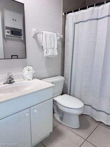 627 SE 13th Ter Apt D, Cape Coral, FL 33990