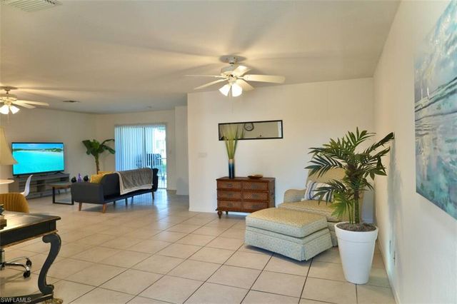 627 SE 13th Ter Apt D, Cape Coral, FL 33990