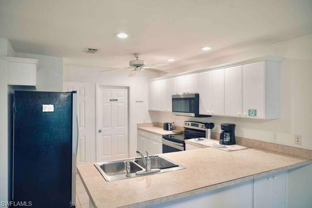 627 SE 13th Ter Apt D, Cape Coral, FL 33990