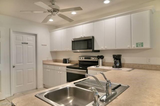 627 SE 13th Ter Apt D, Cape Coral, FL 33990