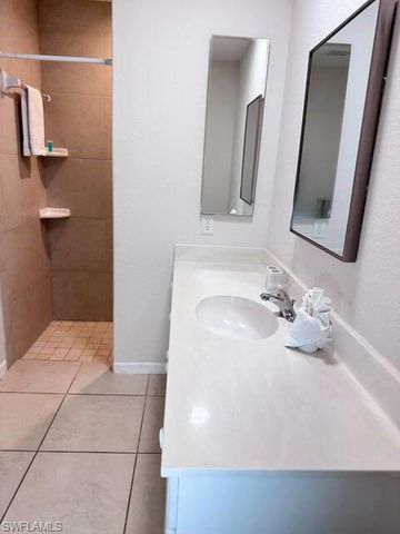 627 SE 13th Ter Apt D, Cape Coral, FL 33990