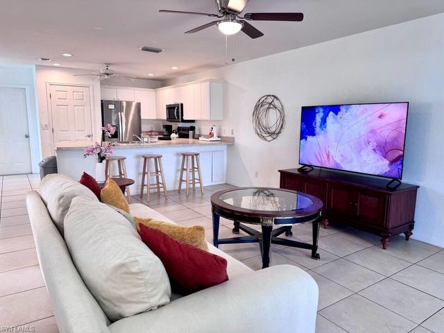 627 SE 13th Ter Apt D, Cape Coral, FL 33990