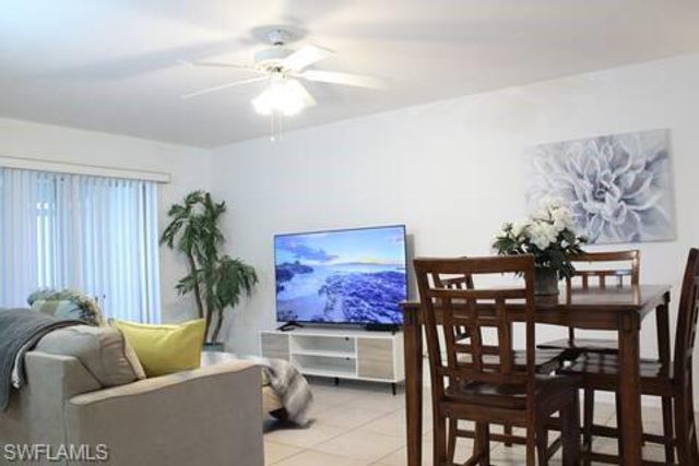 627 SE 13th Ter Apt D, Cape Coral, FL 33990