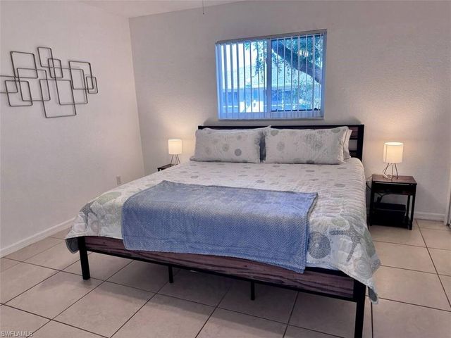 627 SE 13th Ter Apt D, Cape Coral, FL 33990