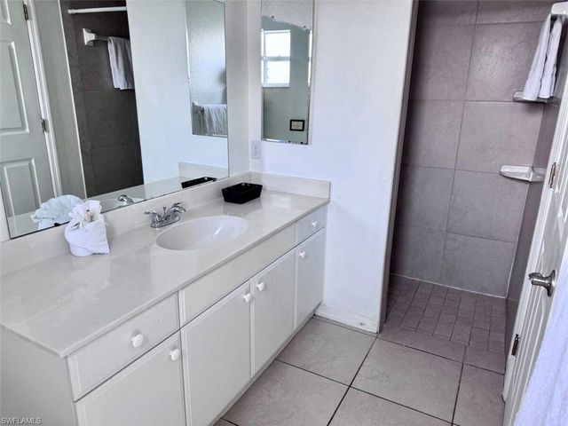 627 SE 13th Ter Apt D, Cape Coral, FL 33990