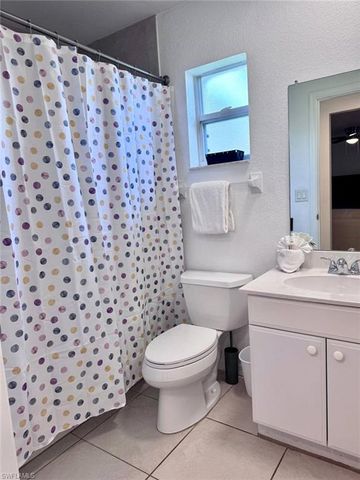 627 SE 13th Ter Apt D, Cape Coral, FL 33990