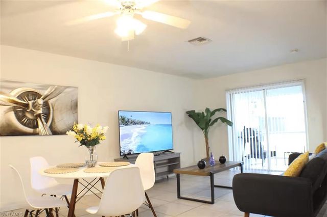 627 SE 13th Ter Apt D, Cape Coral, FL 33990