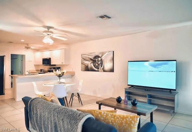 627 SE 13th Ter Apt D, Cape Coral, FL 33990